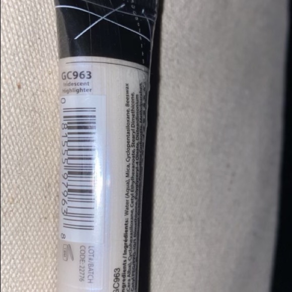 Makeup - Picture 3 of 4